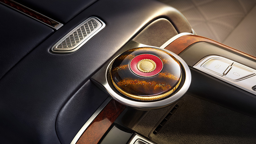 
                    Hongqi раскрыла характеристики седана Guoya для России

        