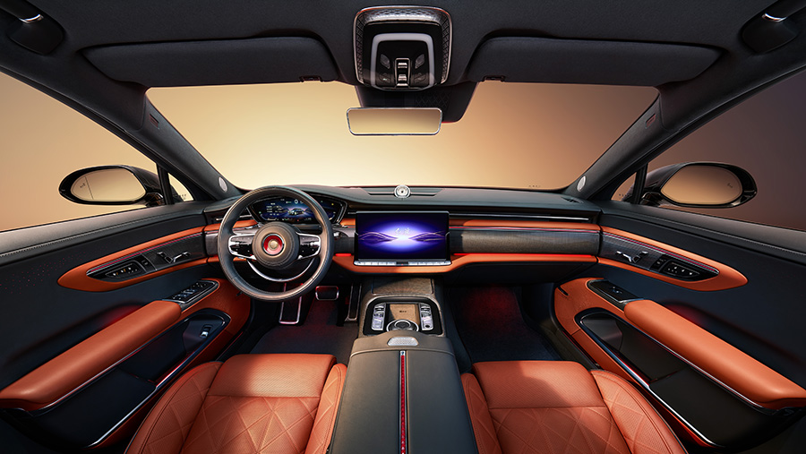 
                    Hongqi раскрыла характеристики седана Guoya для России

        