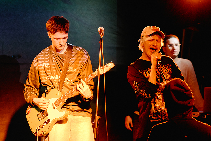 Кадр из фильма "Здесь был Юра"