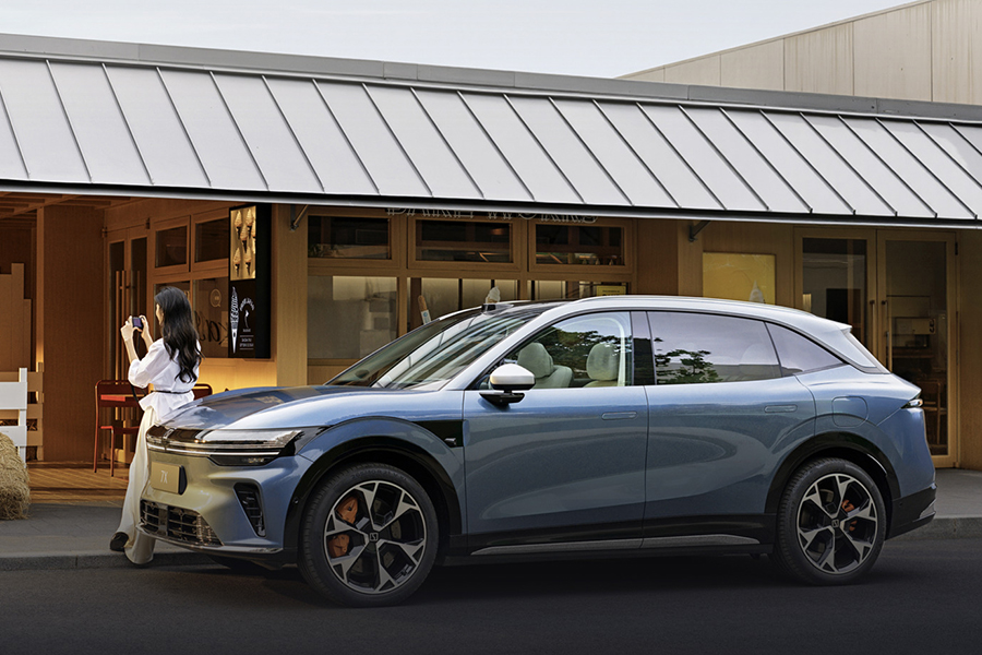 Машина у дома