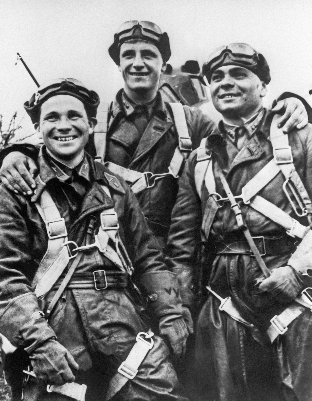 Летчики-истребители Михаил Жуков, Степан Здоровцев и Петр Харитонов, 1941 год