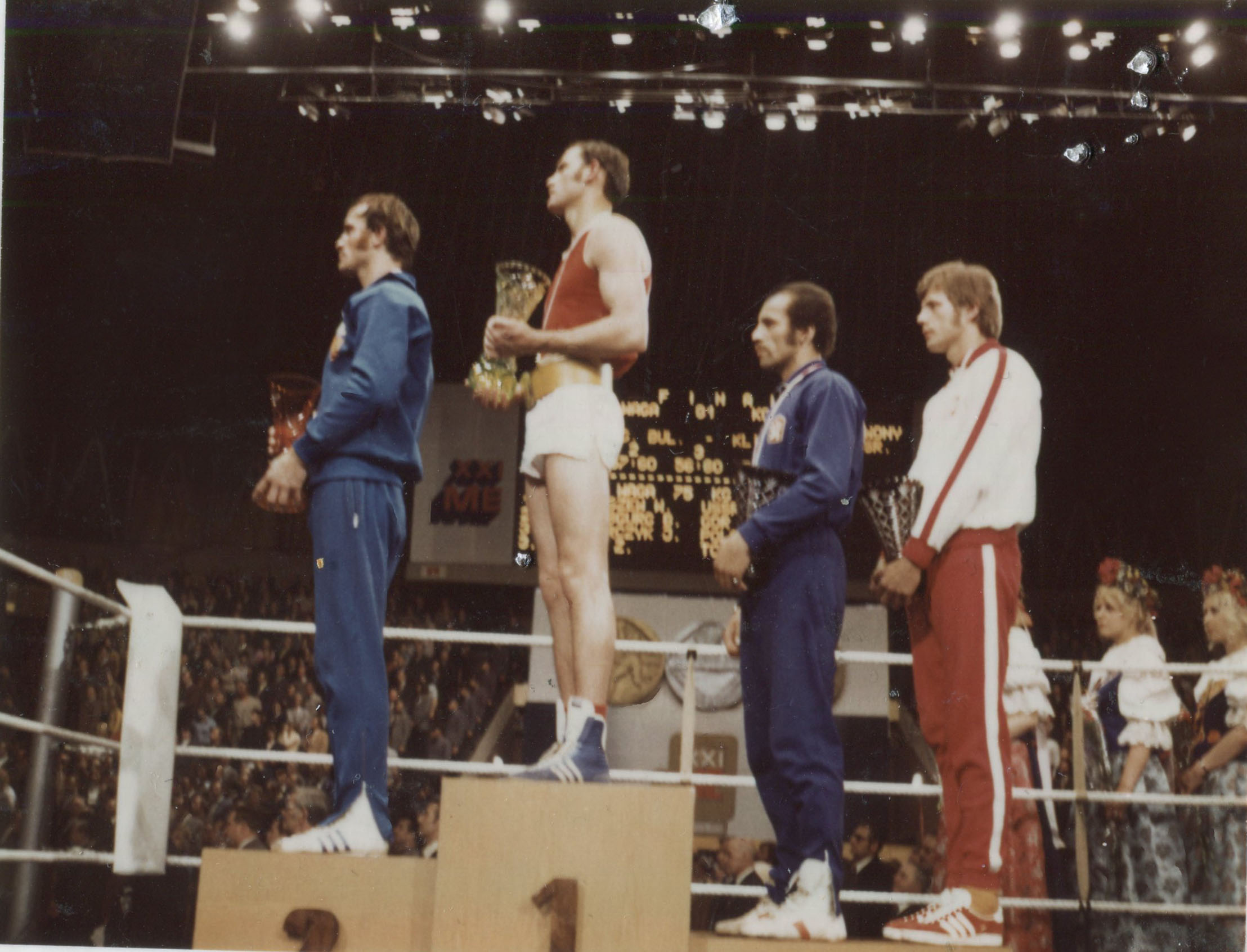 Пьедестал почета ЧЕ по боксу 1975 года. Лемешев — чемпион Европы во втором среднем весе Фото: Архив Оксаны Лемешевой