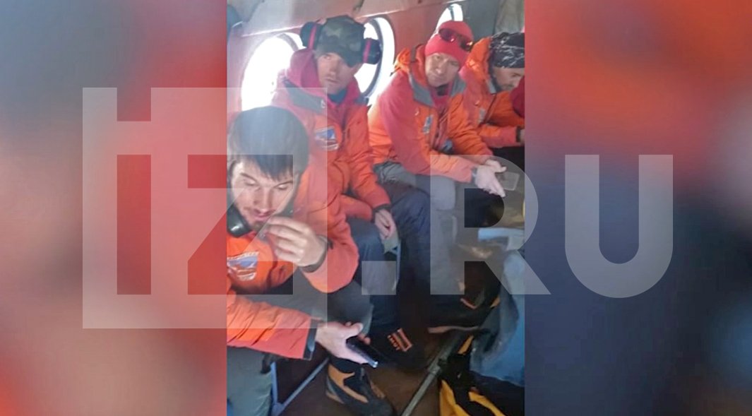 Спасатели предпринимают попытку высадиться на Ключевском вулкане