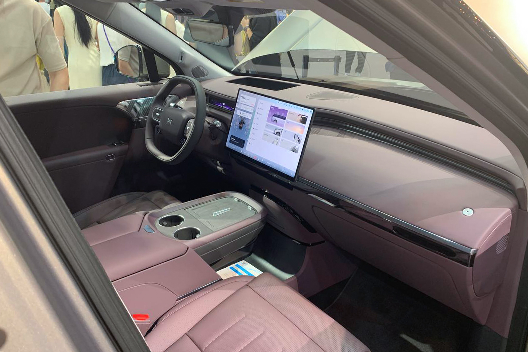
                    Китайская компания разработала кроссовер в стиле Range Rover

        