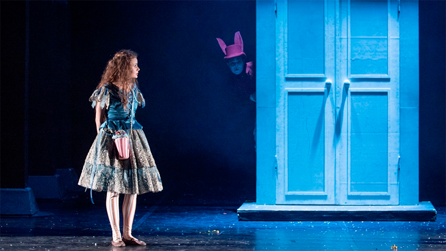 Алиса в стране чудес