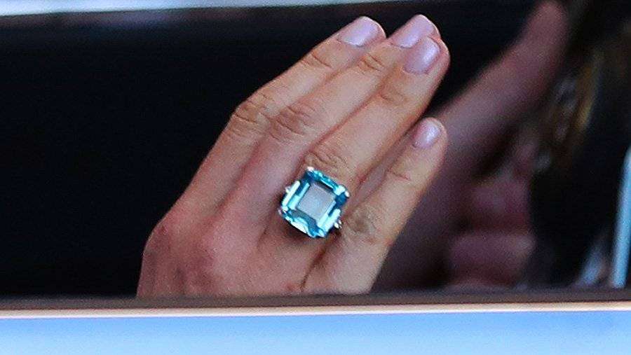 Принц Гарри подарил Меган Маркл кольцо своей матери Дианы