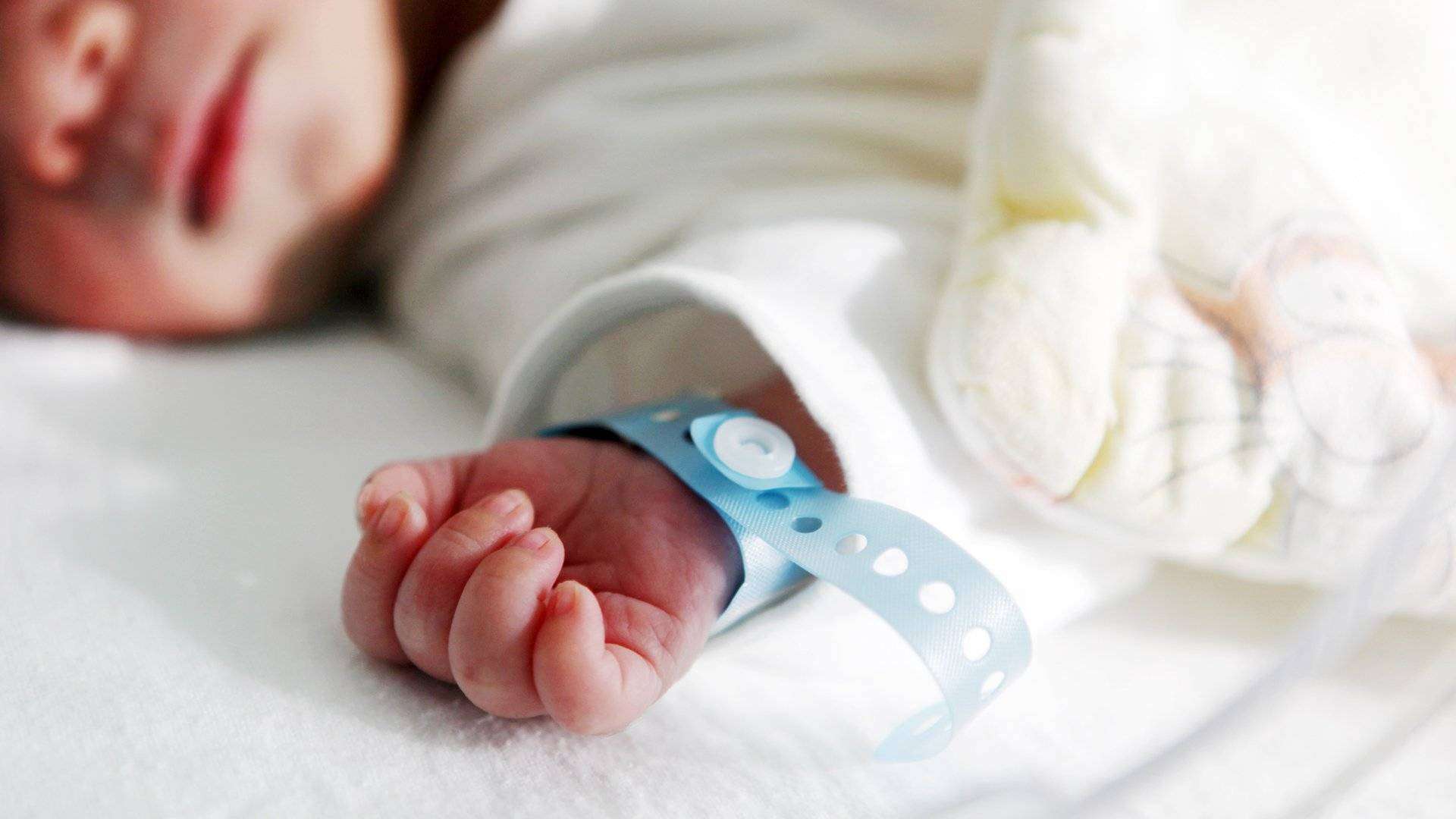 Сколько должен весить новорожденный? Проблемы богатырей и дюймовочек