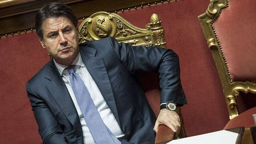 Президент Италии принял отставку премьера Конте