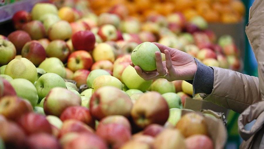 Эксперты назвали регионы с самыми низкими ценами на яблоки и бананы |  Новости | Известия | 12.09.2020