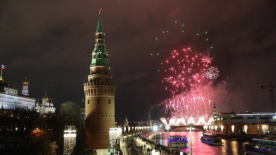 Новогодний салют москва