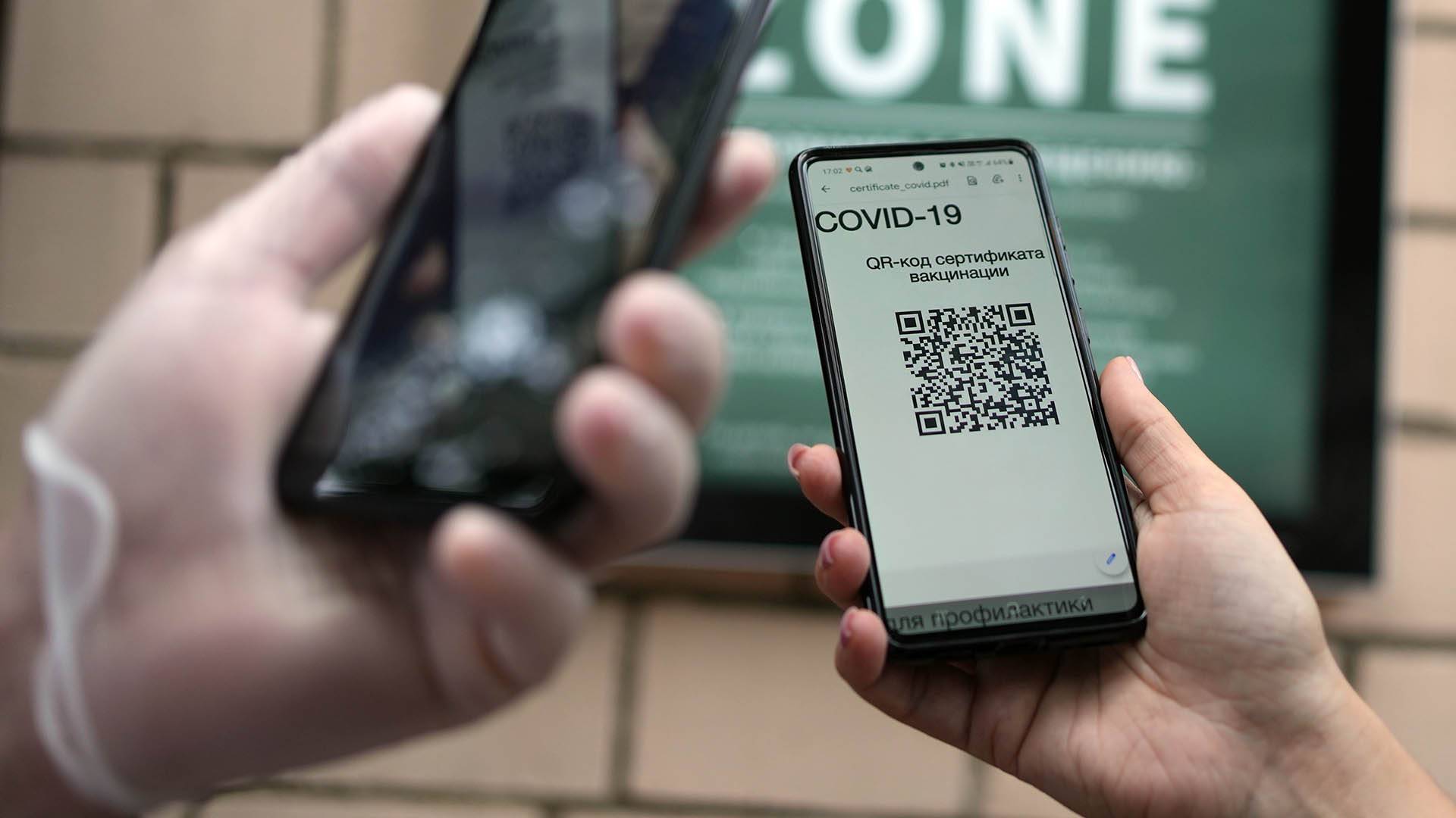 В Туве введут QR-коды для доступа в ТЦ и кафе | Новости общества | Известия  | 17.10.2021