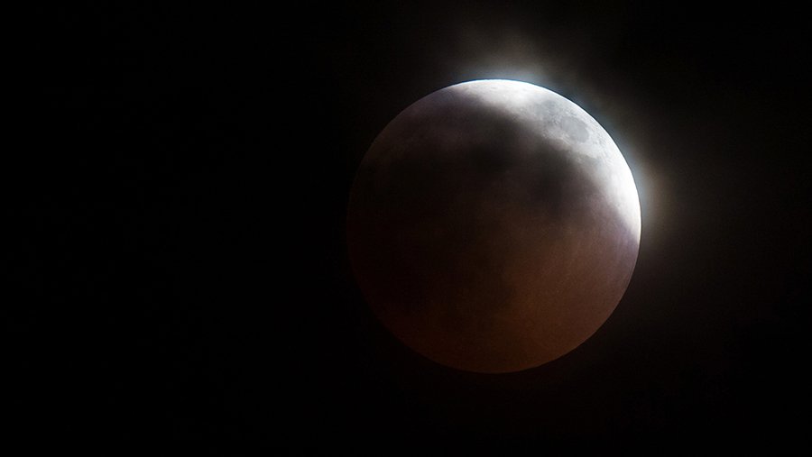 Связанные с лунными затмениями