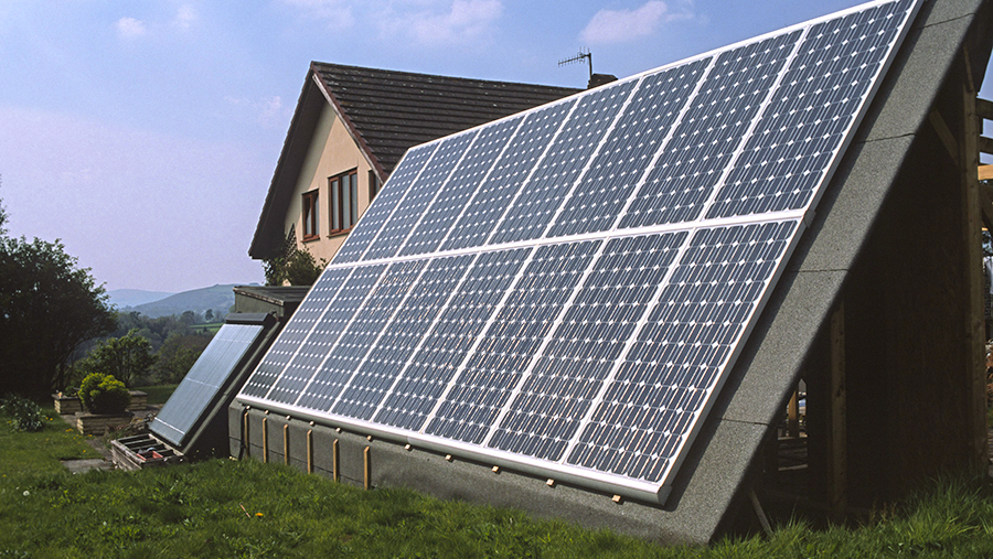 Solar power энергетик. альтернативные источники энергии в европе. солнечные панели eco green energy. зеленая энергетика кыргызстана. гелиоэнергетика (солнечная энергетика)-.