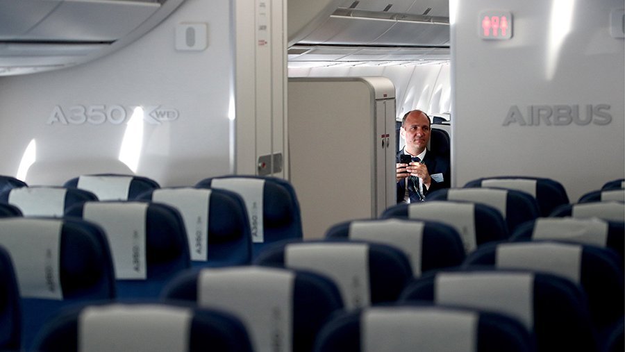 В АТОР назвали вещи, которые пассажиры чаще всего воруют из самолетов