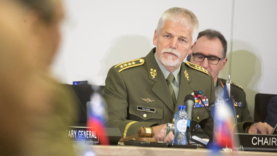 Экс-глава комитета НАТО стал лидером опросов среди кандидатов в президенты Чехии