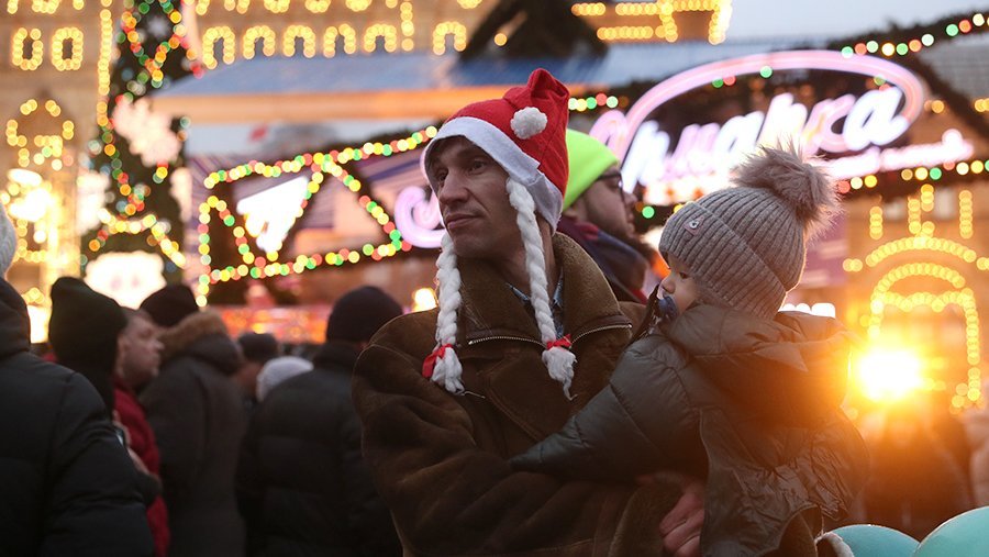 Депутат ГД Нилов выступил за дискуссию насчет сокращения новогодних выходных