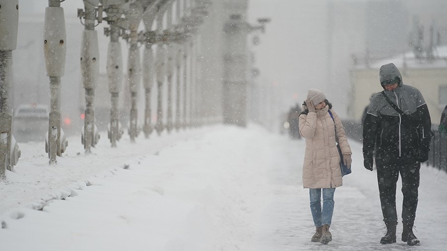 Москвичей предупредили о мокром снеге и гололеде 4 января
