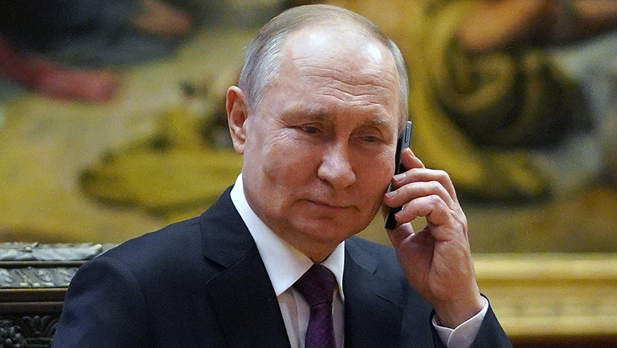 Путин пообщался с восьмилетней Агатой, чью мечту с «Елки желаний» он исполнил