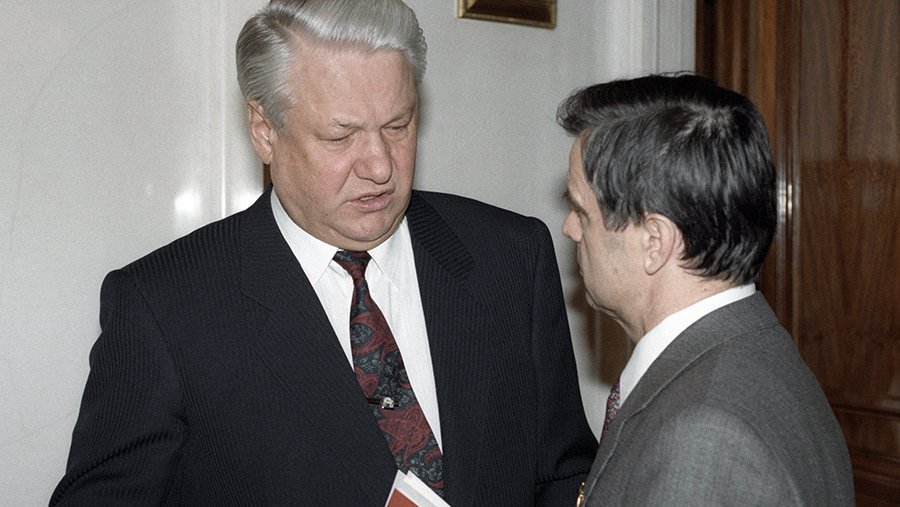 Руцкой назвал Хасбулатова ответственным за провал в борьбе с Ельциным