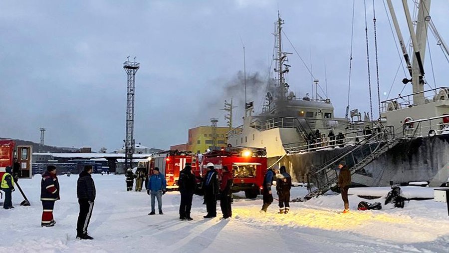 Судно «Принцесса Арктики» загорелось в Мурманске