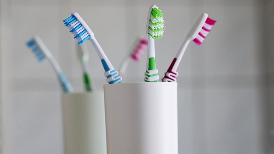 Стоматолог объяснила необходимость менять зубную щетку после ОРВИ