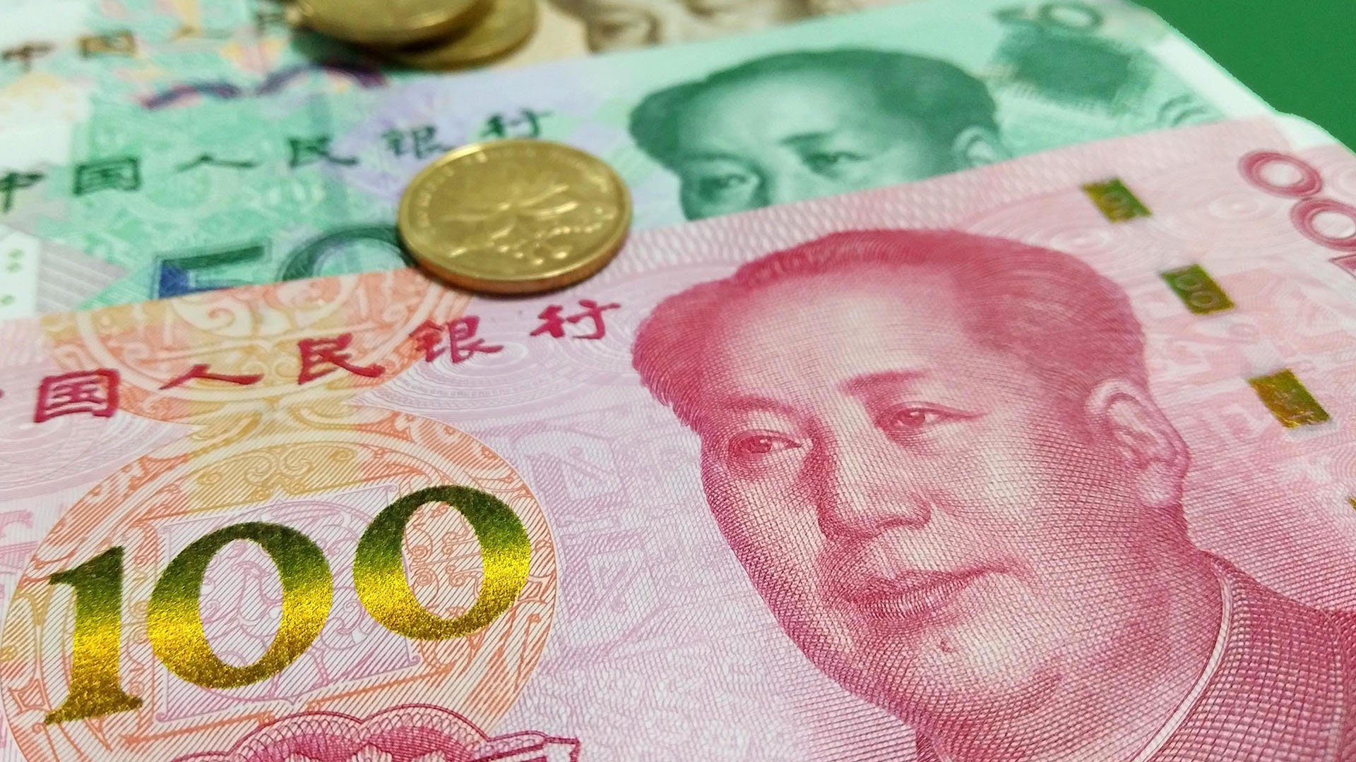 Аналитик рассказал о рисках и перспективах вложений в юань