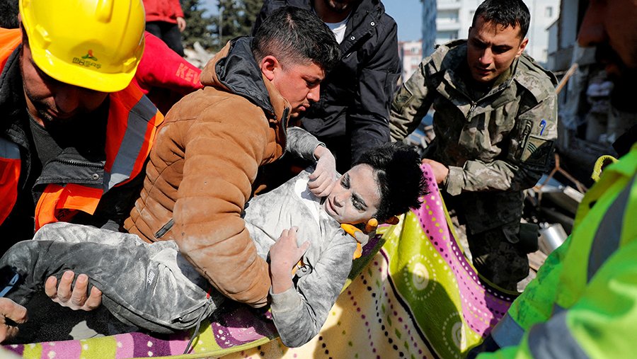 Шесть человек спасли через 68 часов после землетрясения в Турции