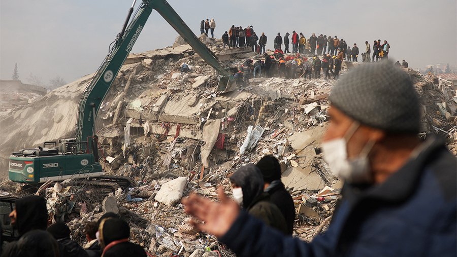 Число погибших из-за землетрясений в Турции превысило 18,9 тыс.