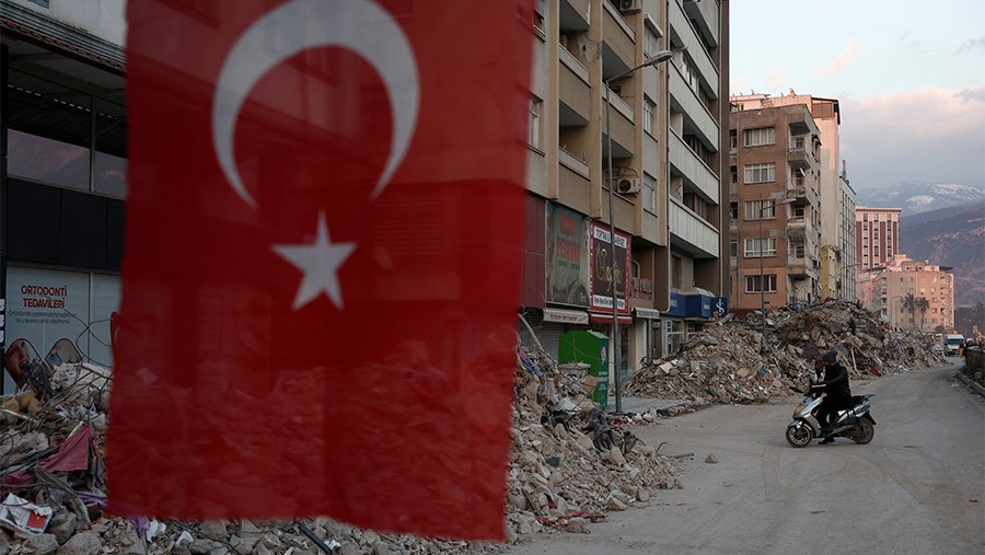 Почти 50 человек задержали по подозрению в мародерстве после землетрясения в Турции