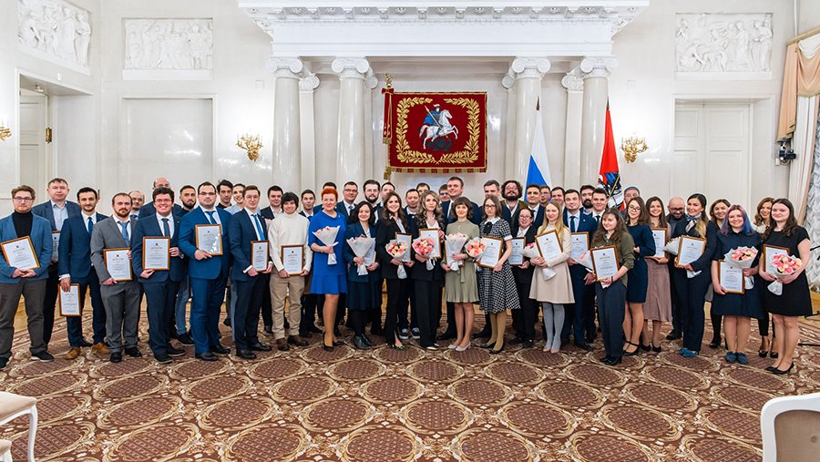 Собянин вручил премии молодым ученым Москвы