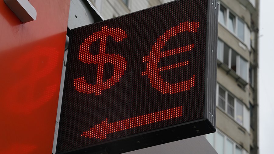 Курсам доллара и евро предрекли рост
