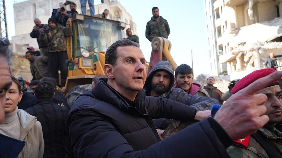 Асад приехал в зону работы российских спасателей в Сирии