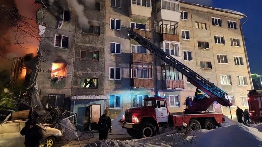 Открытое горение в пострадавшем из-за взрыва газа доме в Новосибирске ликвидировано