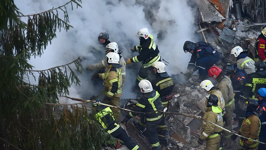 Еще двух погибших после взрыва газа в доме в Новосибирске извлекли из-под завалов