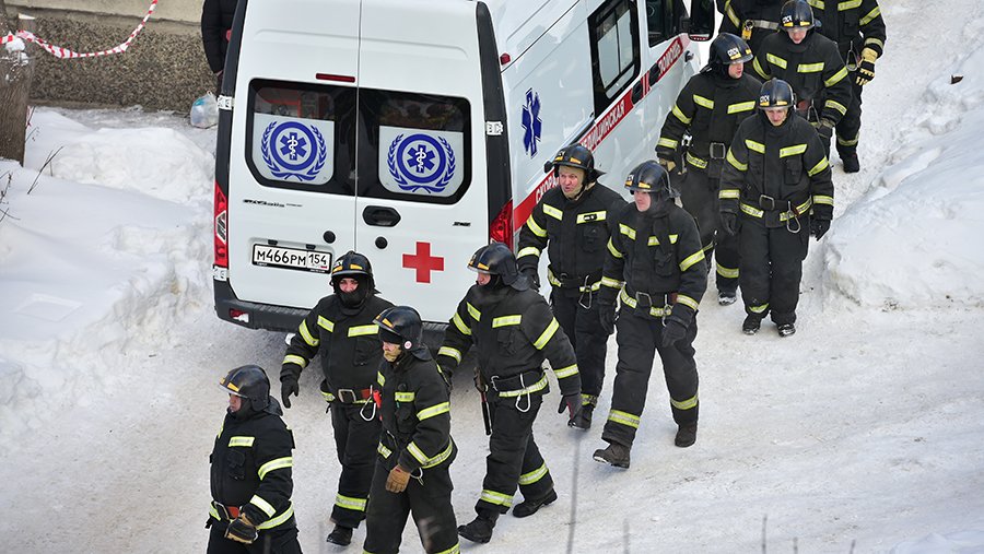 Глава МЧС заявил о шансах найти живых под завалами после взрыва газа в Новосибирске