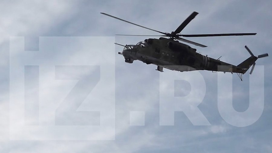 «Известия» показали работу российских вертолетов Ка-52 по позициям ВСУ
