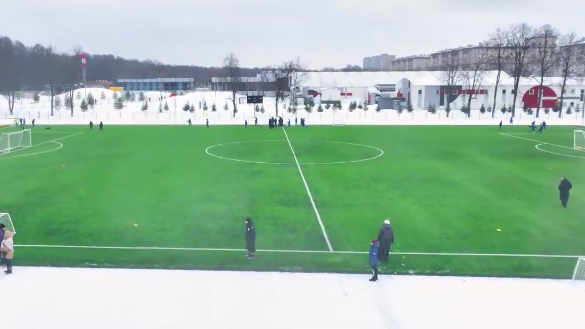 Москвичи смогут круглый год играть в футбол на обновленном стадионе «Авангард»
