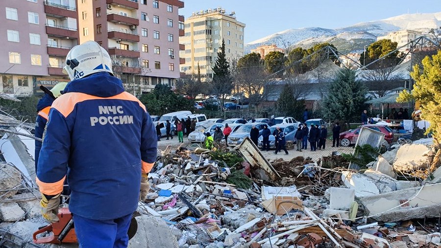 Спасатели МЧС России извлекли из-под завалов в Турции 15 погибших
