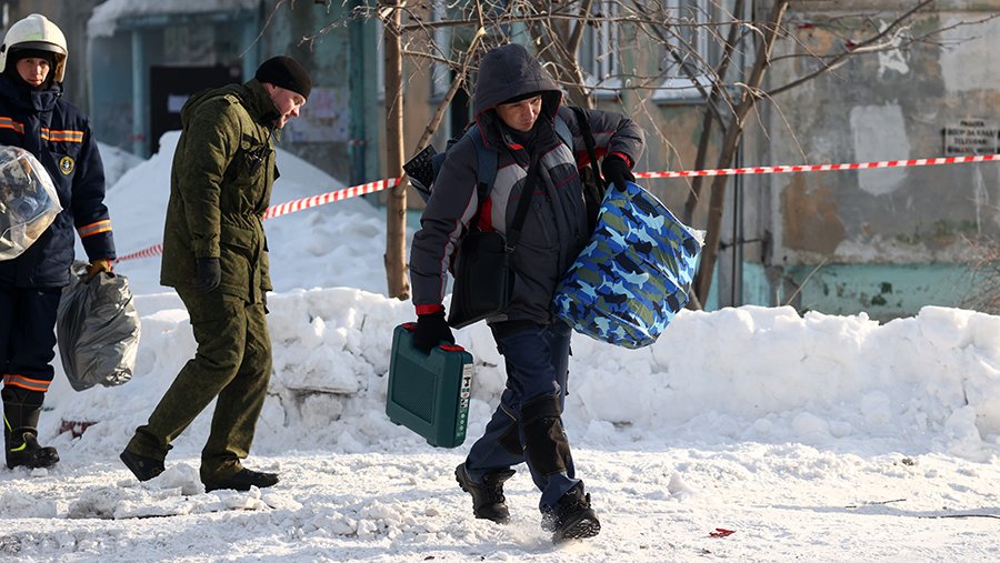 В уцелевшие квартиры после взрыва газа в Новосибирске начали пускать для сбора вещей