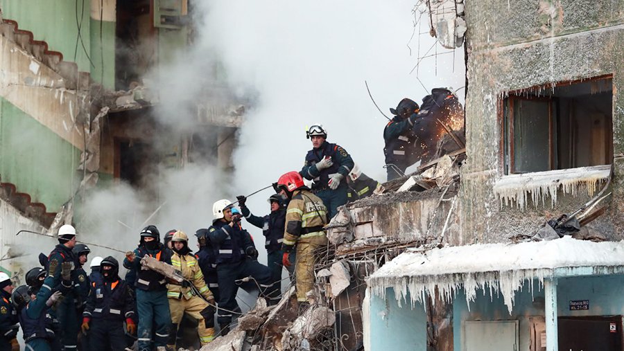 Число погибших после взрыва газа в доме в Новосибирске увеличилось до шести