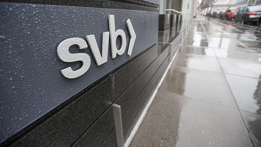 Bloomberg рассказало о намерении двух банков выкупить обанкротившийся SVB
