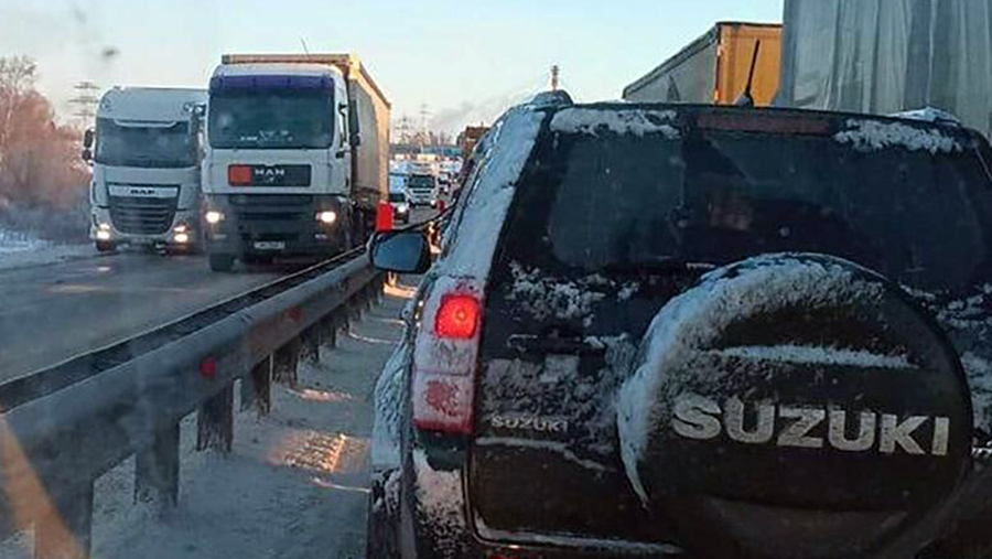 Что случилось на киевском направлении. Пробка на дороге.