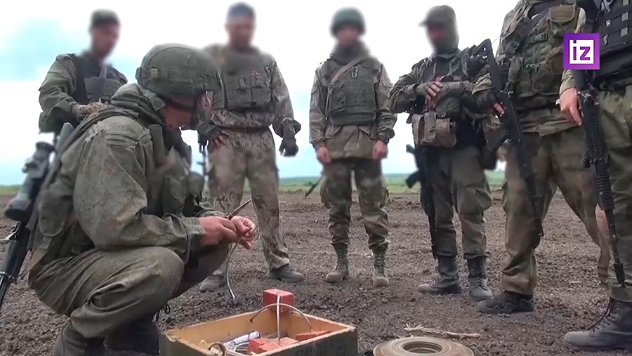 Военкор «Известий» показал курс подготовки российских саперов