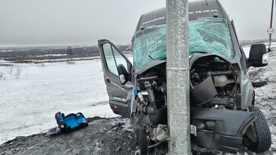 Семь человек пострадали в результате ДТП с микроавтобусом в Норильске