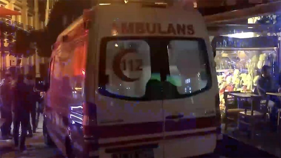 Три человека пострадали во время огненного шоу в ночном клубе в Стамбуле