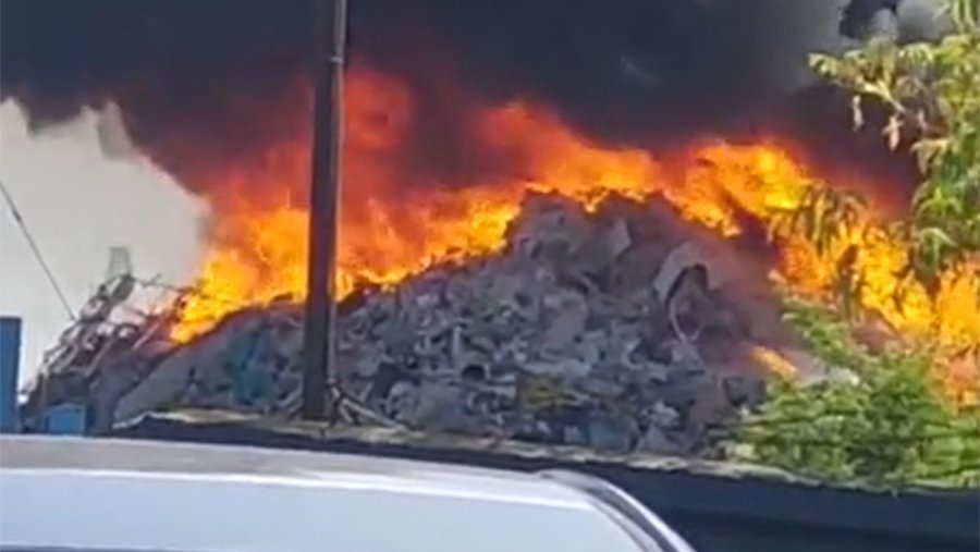 Потушен ли пожар в дюрсо. Пожар. Москва сгорела целиком. Пожар на заводе.