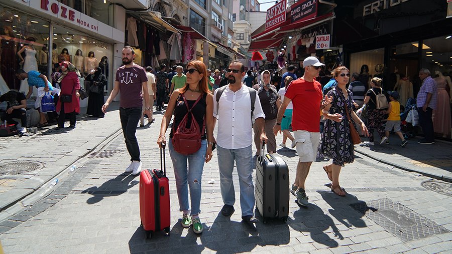 В группе 30 российских туристов. Иностранцы в Турции. Стамбул. Фотография проживания в Турции. Турция Стамбул 2023.