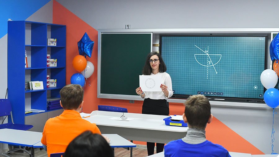Путин поручил представить предложения о льготной ипотеке для учителей к ноябрю