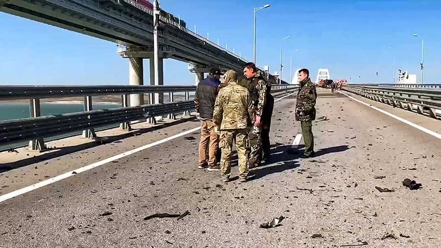 Запись об ударе по крымскому мосту