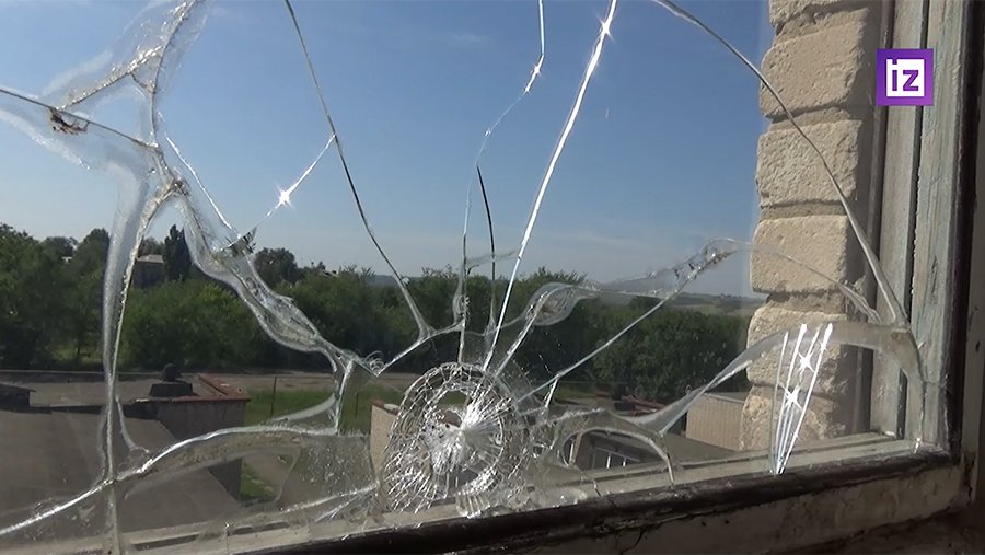 Школа поселка Золотое-5 в ЛНР сильно пострадала после обстрелов ВСУ